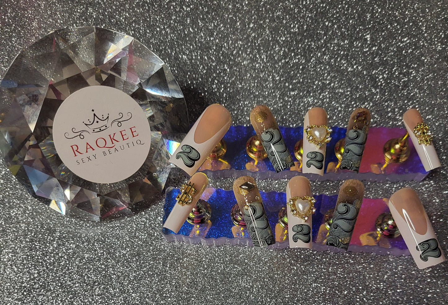 Money Design Press On Nails With 3D Heart Decor And Gold Flakes