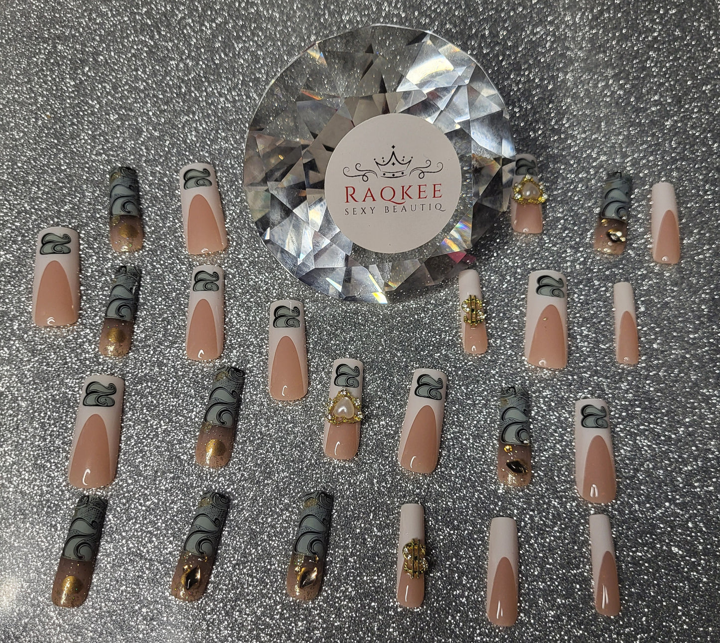 Money Design Press On Nails With 3D Heart Decor And Gold Flakes