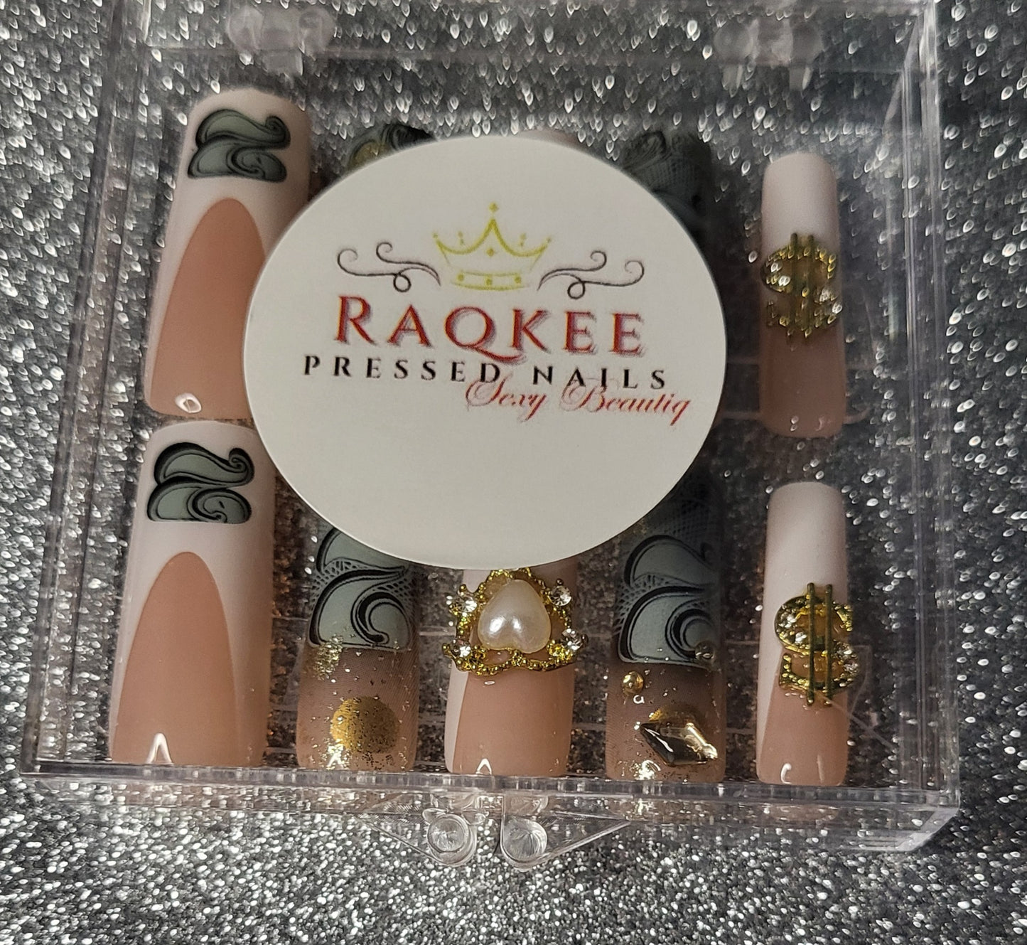 Money Design Press On Nails With 3D Heart Decor And Gold Flakes