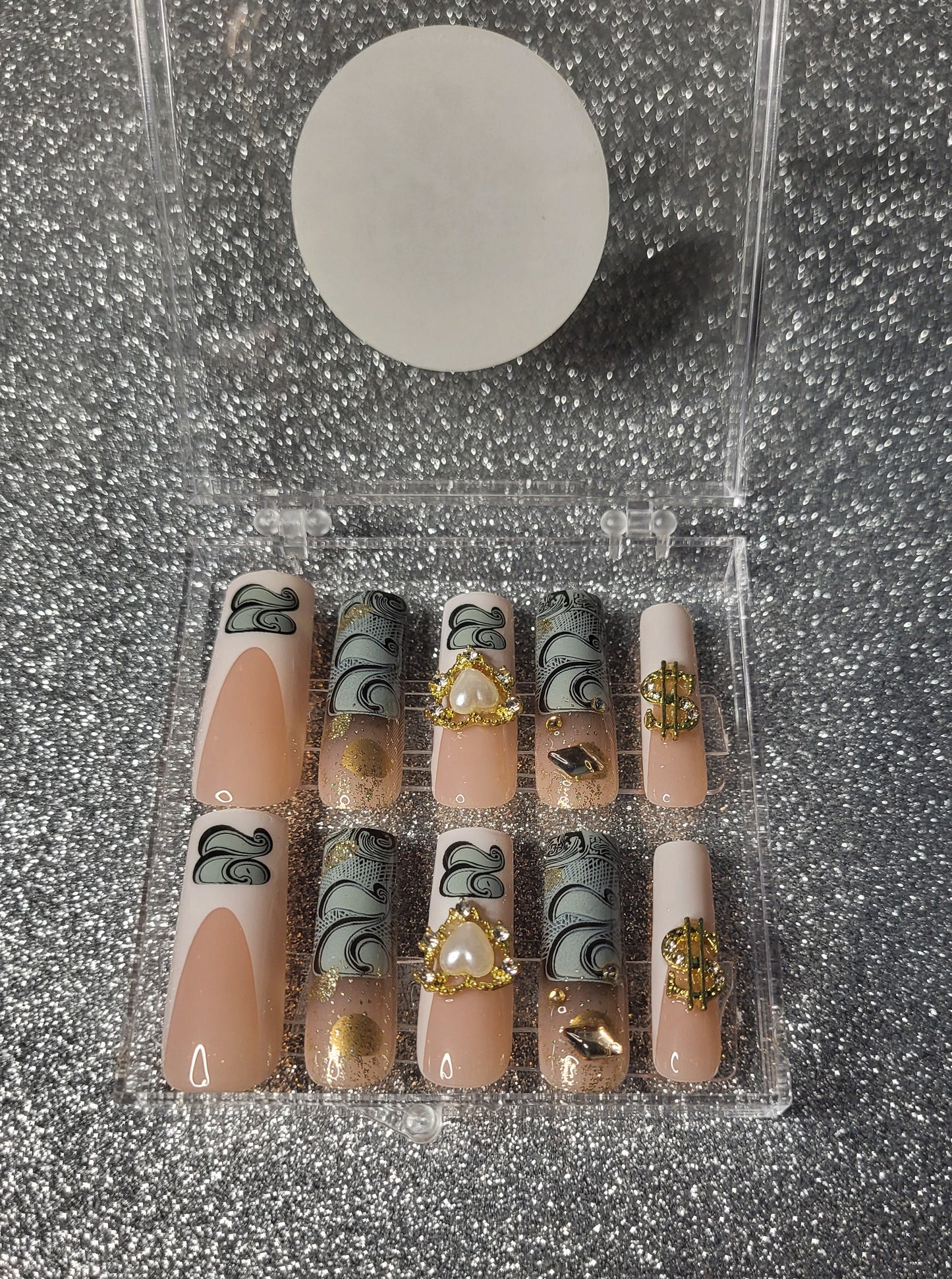 Money Design Press On Nails With 3D Heart Decor And Gold Flakes